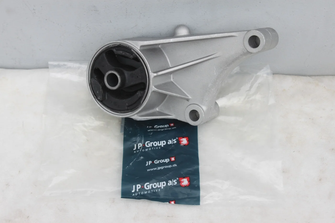 Опора двигателя перед МКПП новая Opel Astra H