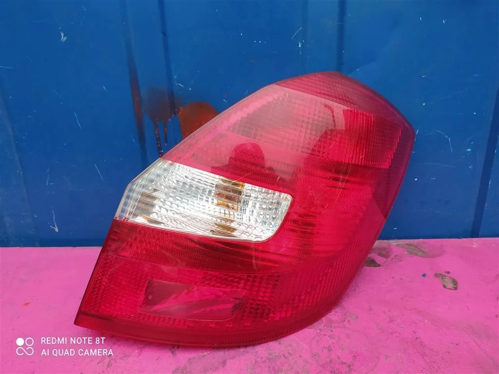 Фонарь правый Skoda Fabia 2 2007-2015 5J6945096A