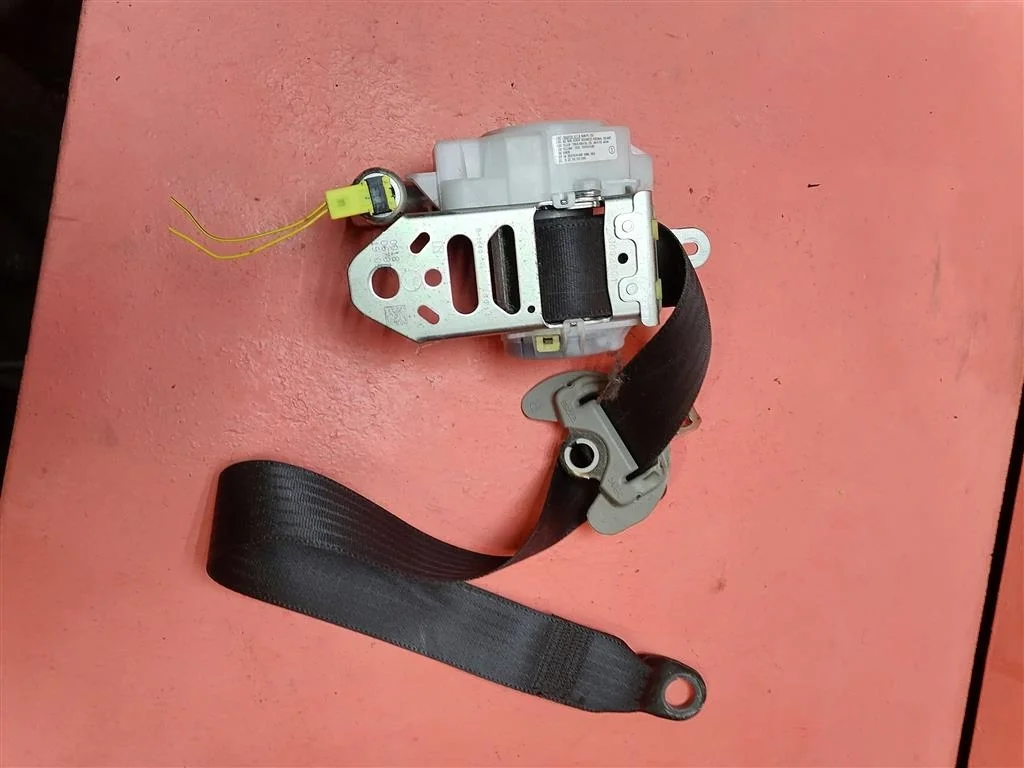 ремень безопасности с пиропатроном Toyota RAV 4 2006-2013