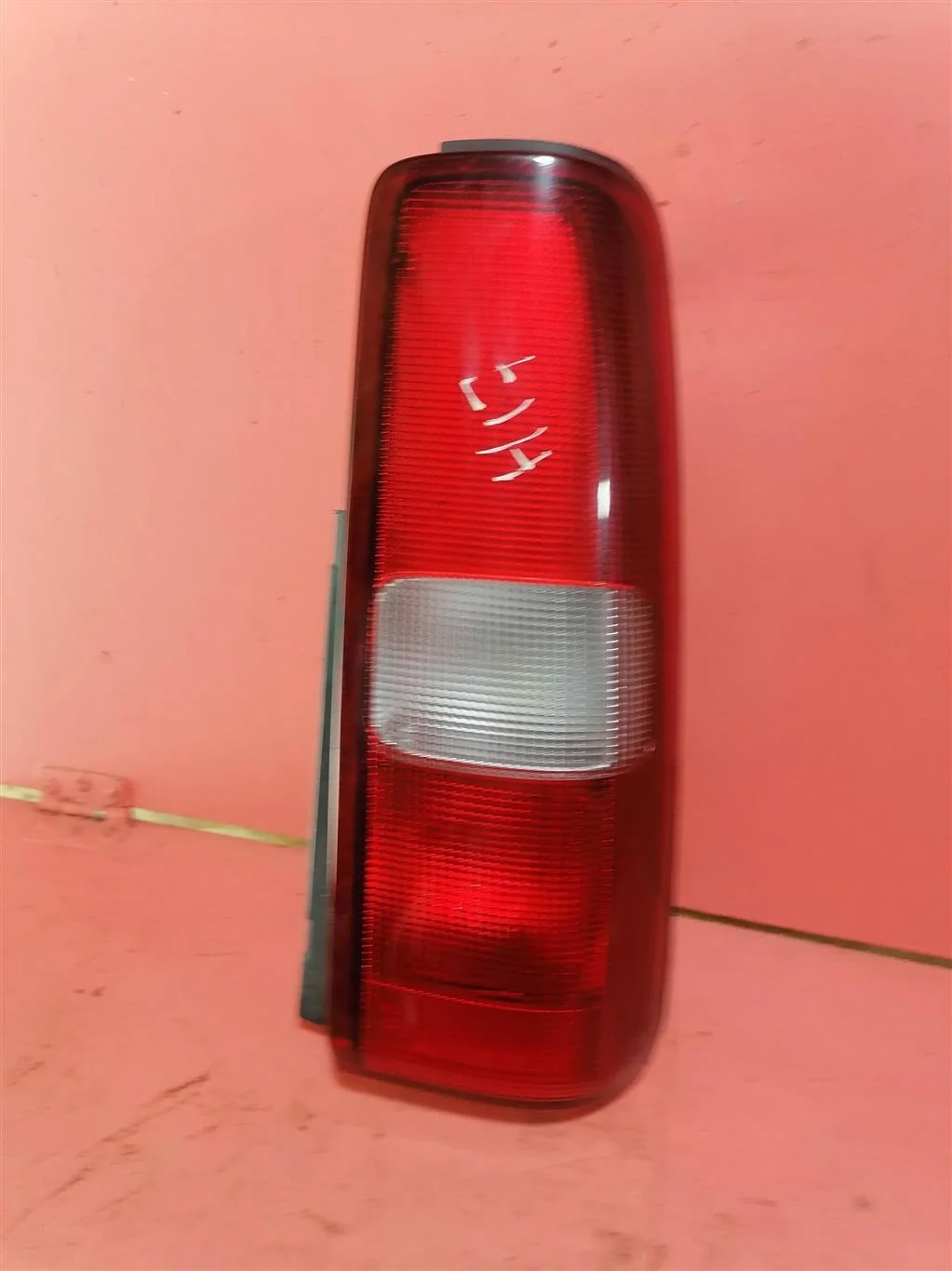 фонарь Suzuki Jimny