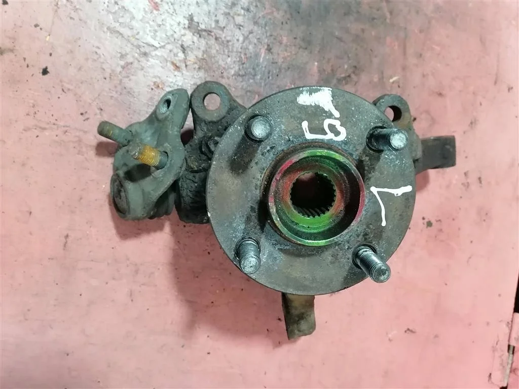 кулак поворотный Toyota Corolla E12 2001-2006
