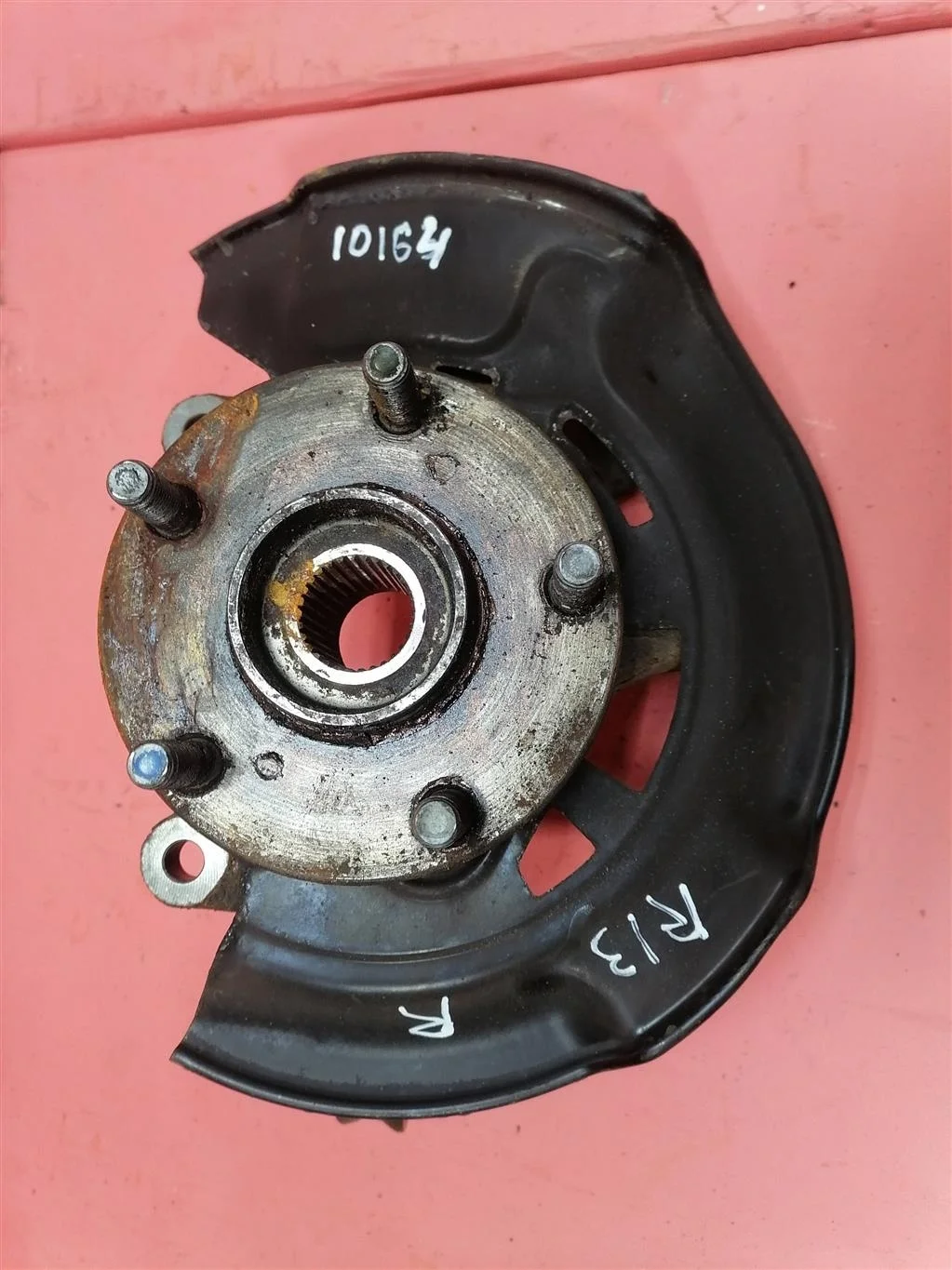 кулак поворотный Toyota RAV 4 2006-2013