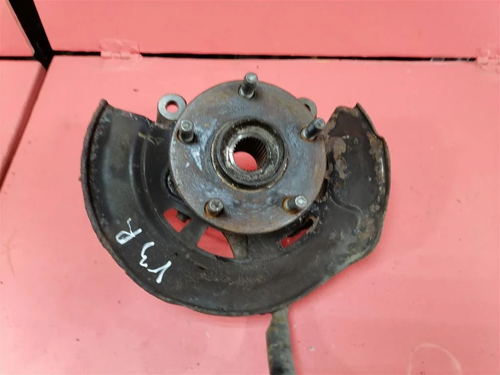 кулак поворотный Toyota RAV 4 2006-2013