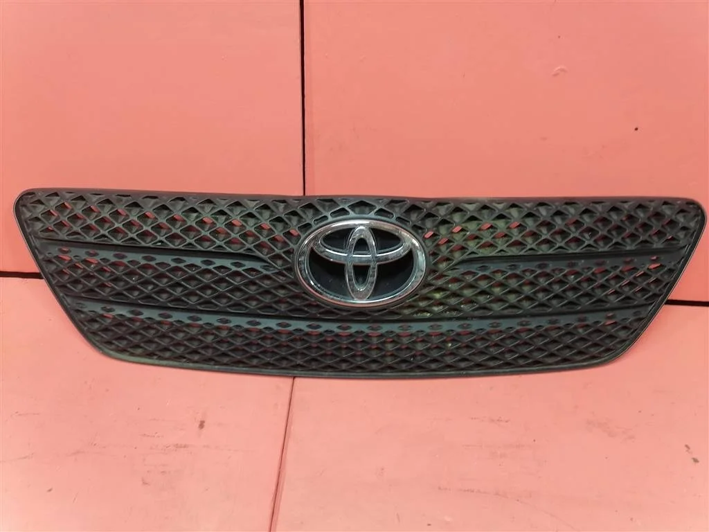 решетка радиатора Toyota Corolla E12 2001-2006