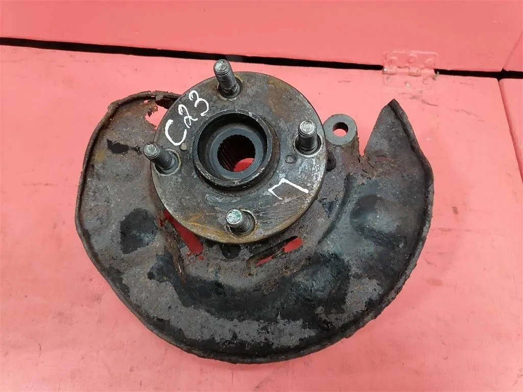 кулак поворотный Toyota Corolla E12 2001-2006