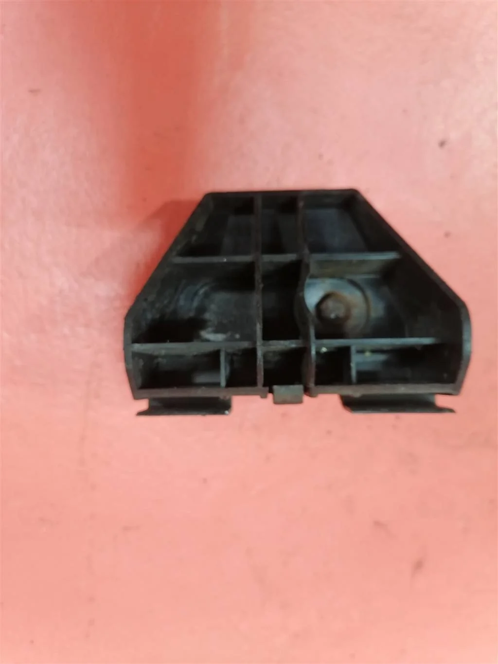 кронштейн заднего бампера Toyota Avensis II 2003-2008