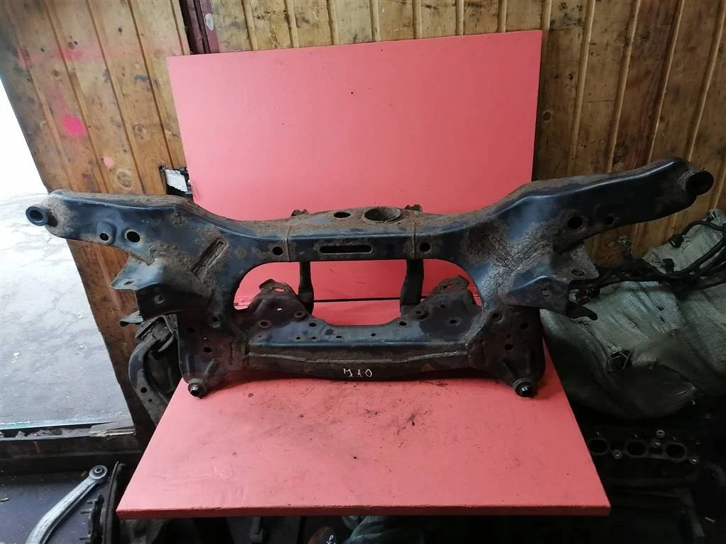 балка Nissan Qashqai (J10) 2006>