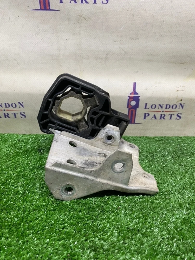 Кронштейн усилителя бампера BMW F10