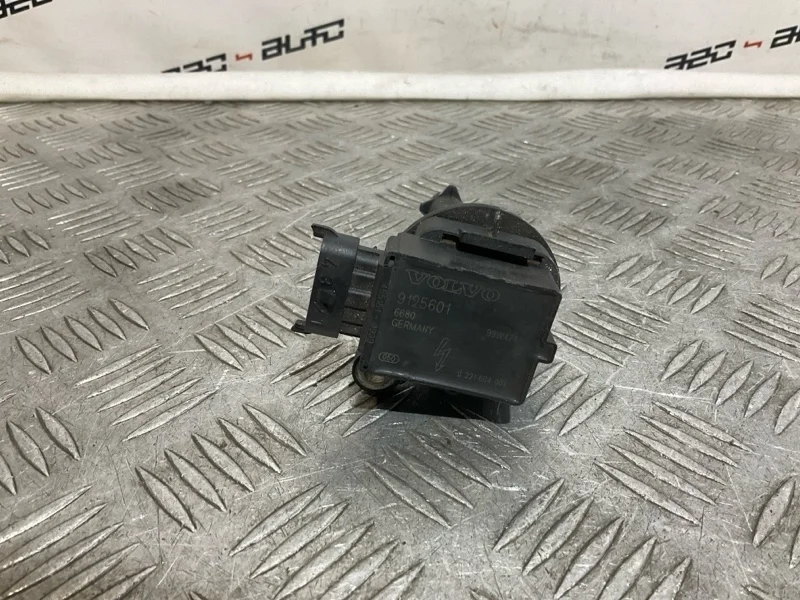 Катушка зажигания Volvo S80 30713416 1 2.4