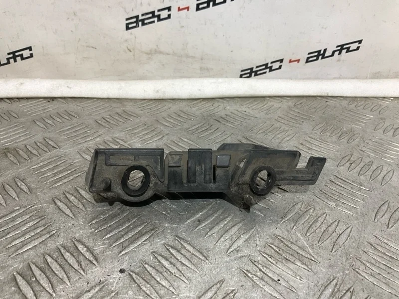 Крепление бампера Audi A4 2010 8K0807284 B8, переднее правое