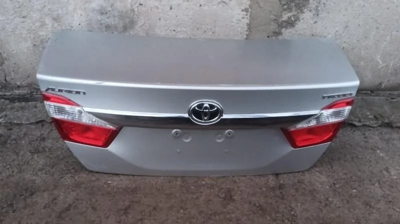 Крышка багажника задняя Toyota Camry V50/V55