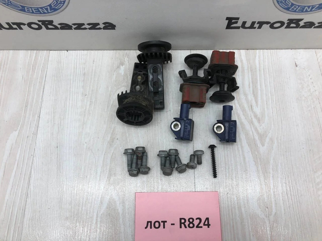 Крепление радиатора Mercedes X204