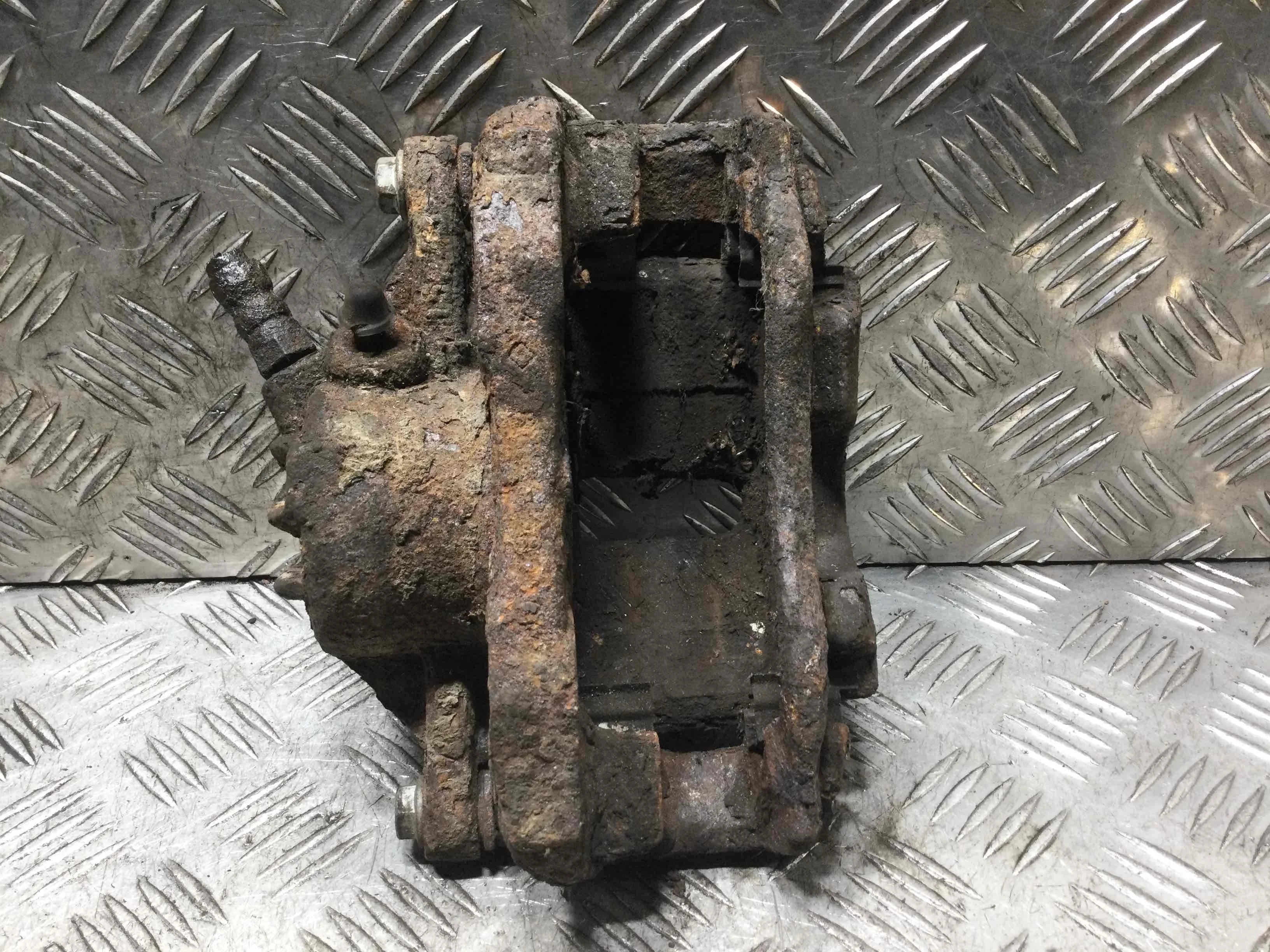 Суппорт передний правый Peugeot 206 1 поколение (1998-2003) бензин 1.4 i Механика Х/б