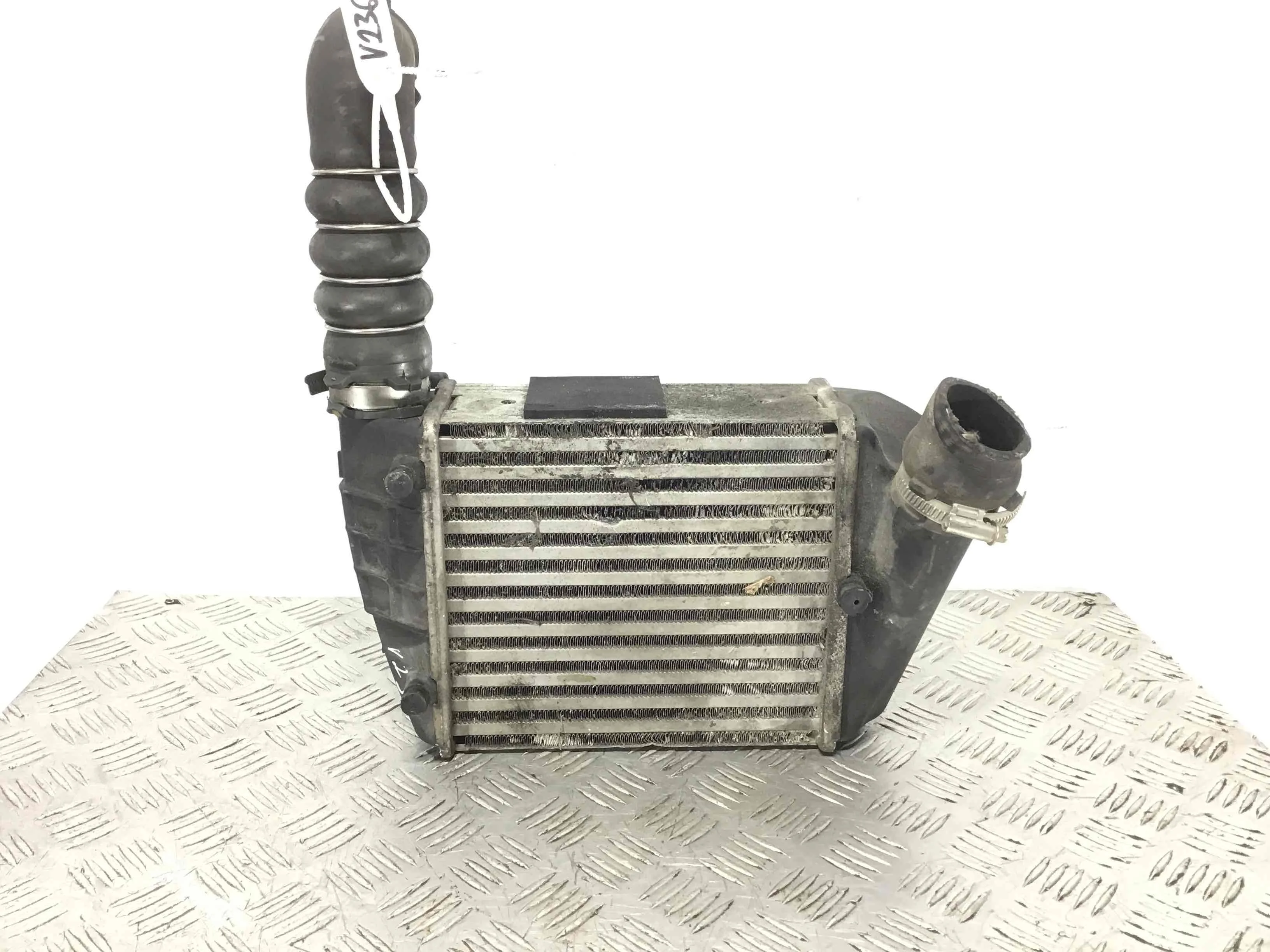 Интеркулер Audi A4 B7 (2004-2008) дизель 3.0 TDI Механика Седан