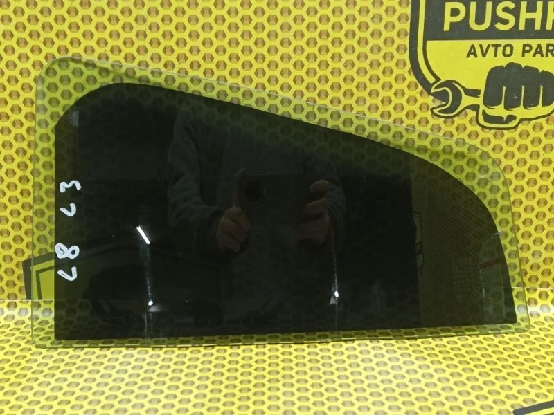 Стекло двери форточка заднее левое Renault Sandero