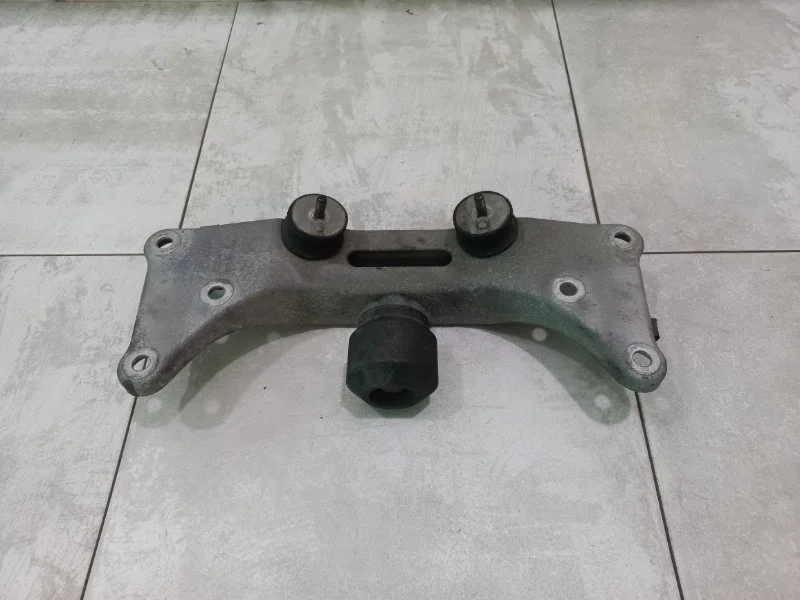 Подушка кпп BMW 735 2001 E38