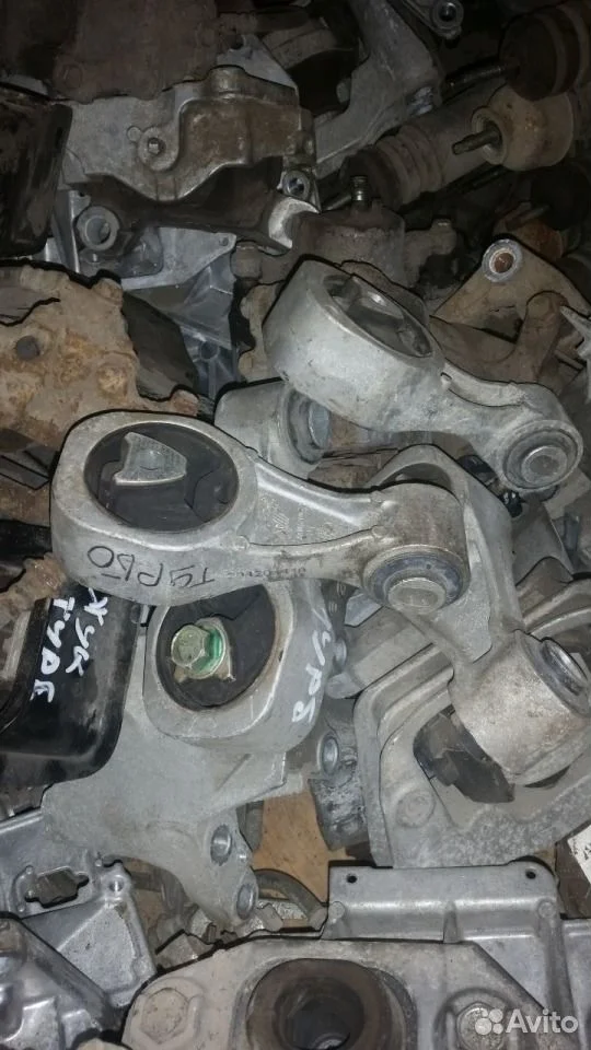 Подушка двигателя верхняя Nissan Juke