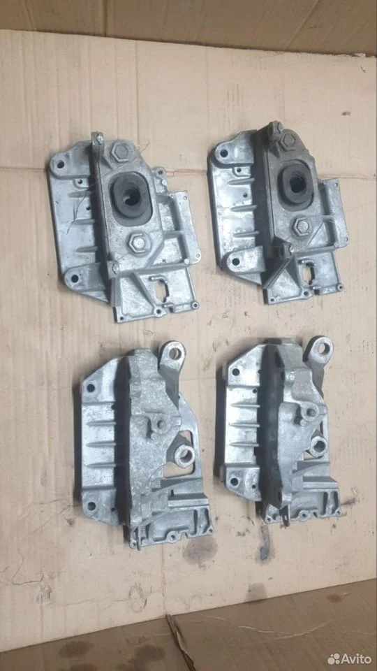 Кронштейн опоры двигателя Nissan Juke