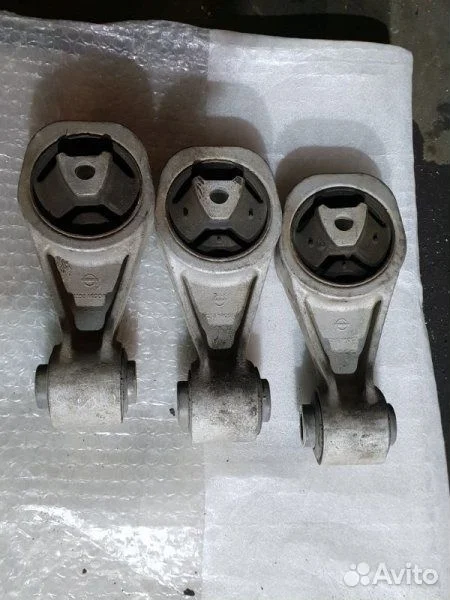 Подушка двигателя верхняя Nissan Juke