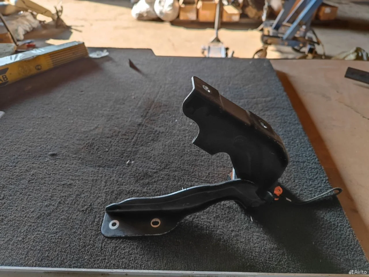 Петля капота левая Инфинити QX56 Z62 Qx80