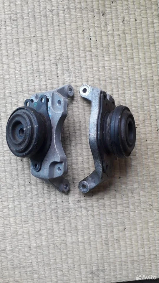 Подушка двигателя опора левая Ниссан Теана L33