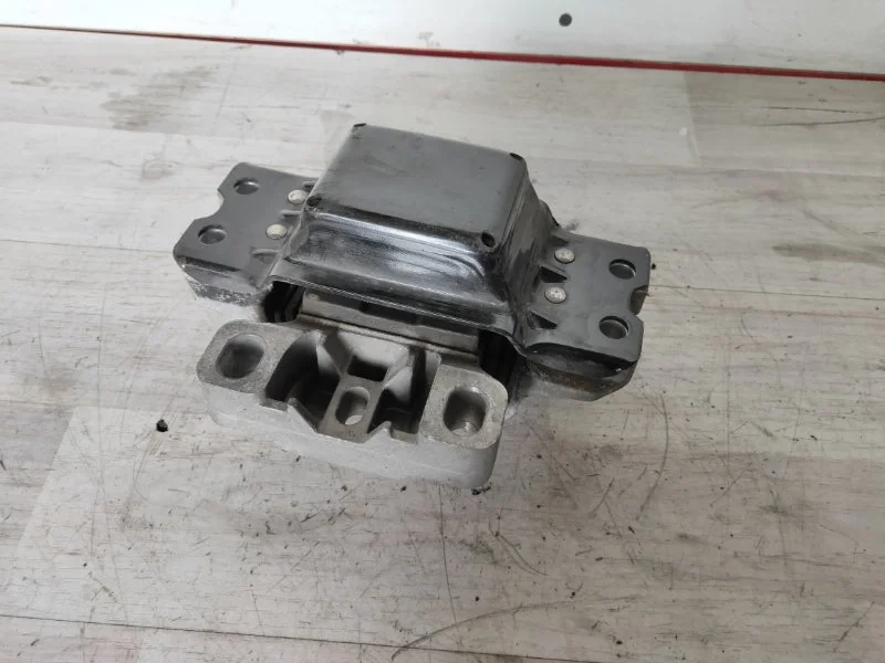 Подушка кпп Volkswagen Passat B6 2005