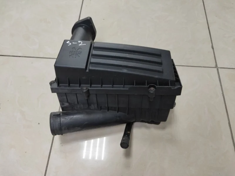 Корпус воздушного фильтра Volkswagen Passat B6 2005