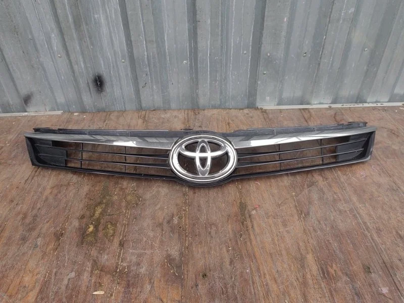 Решетка радиатора Toyota Camry 2014-2017 55