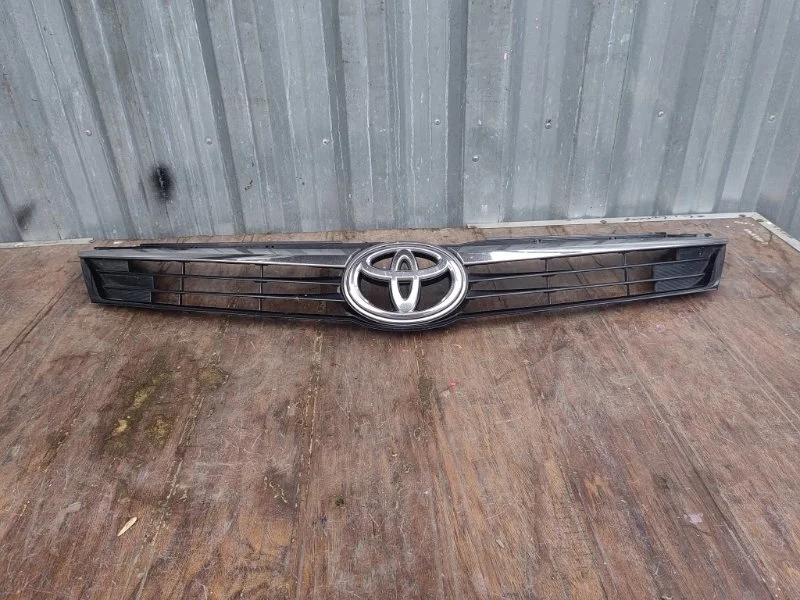 Решетка радиатора Toyota Camry 2014-2017 55