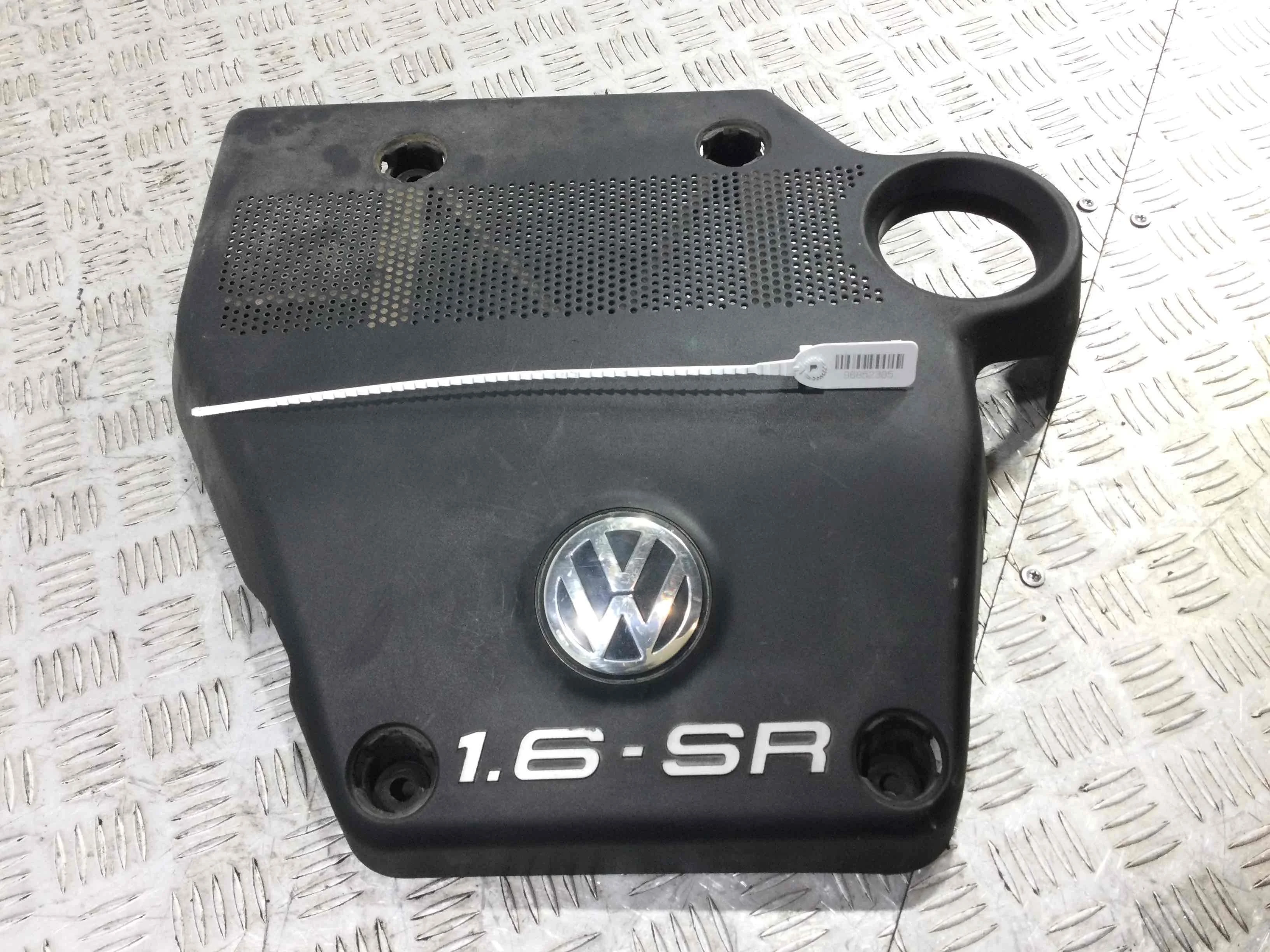 Декоративная крышка двигателя Volkswagen Golf 4 поколение (1997-2004) бензин 1.6 i Механика Х/б
