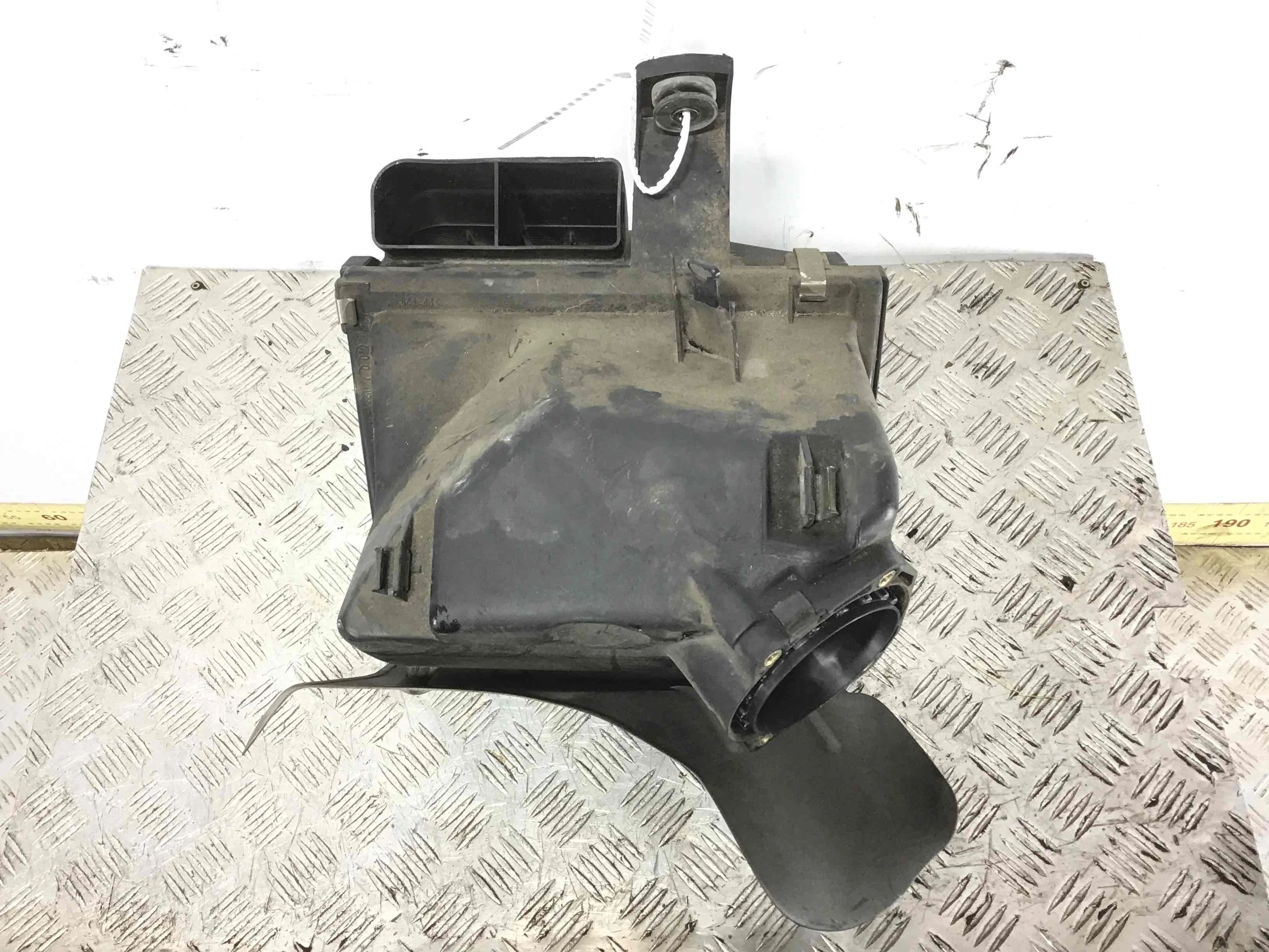 Корпус воздушного фильтра Audi A4 B5 (1994-1999) бензин 1.6 i Механика Седан