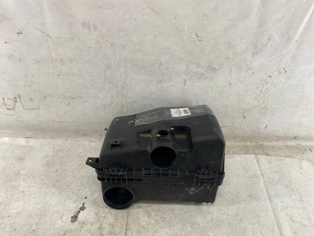 Корпус фильтра воздушного V98W MITSUBISHI PAJERO III / MONTERO III V6 / V7 2000-2002, PAJERO III / MONTERO III V6 / V7 2003-2006
