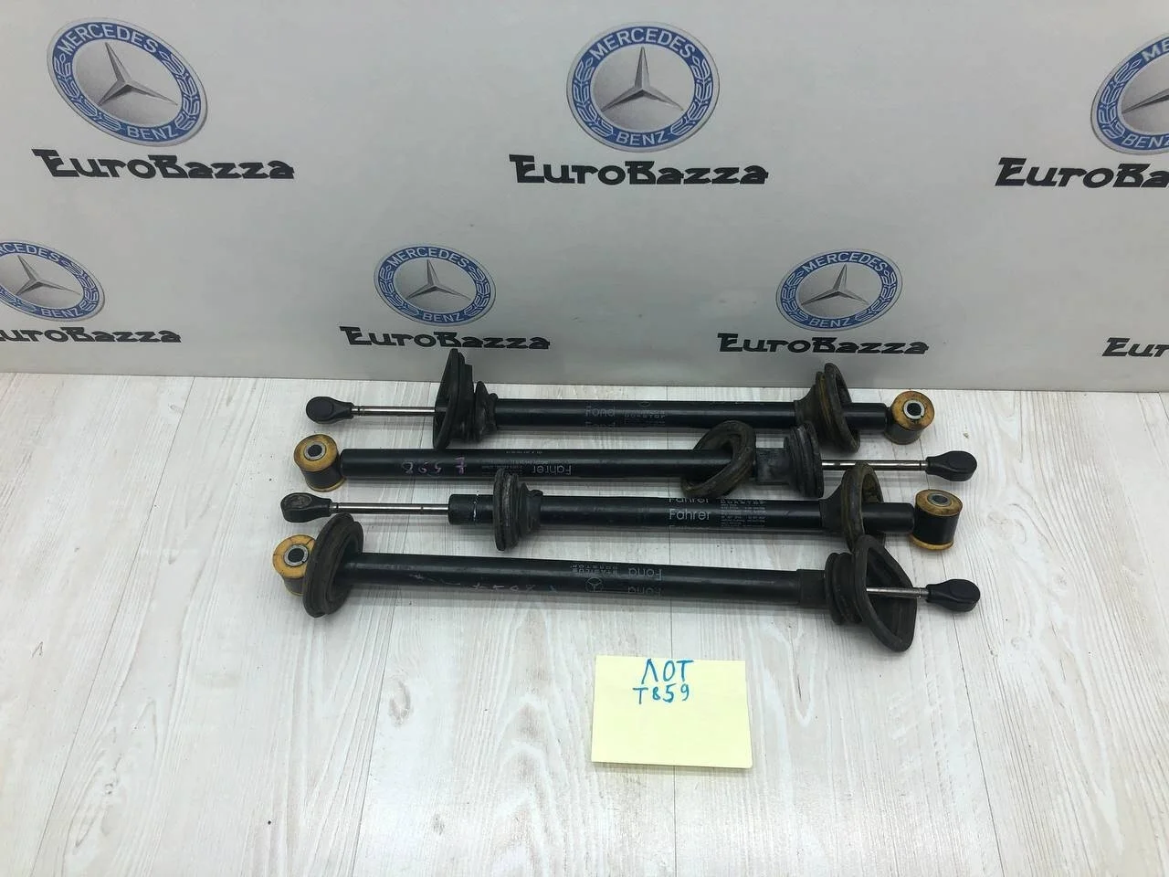 Держатель двери Mercedes W221