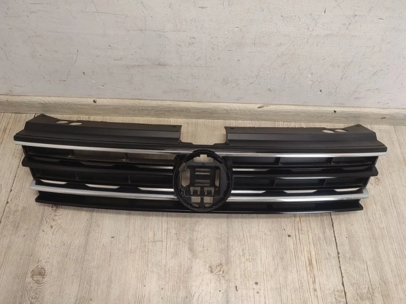 Решетка радиатора без значка VW Tiguan 2 2016- AD1