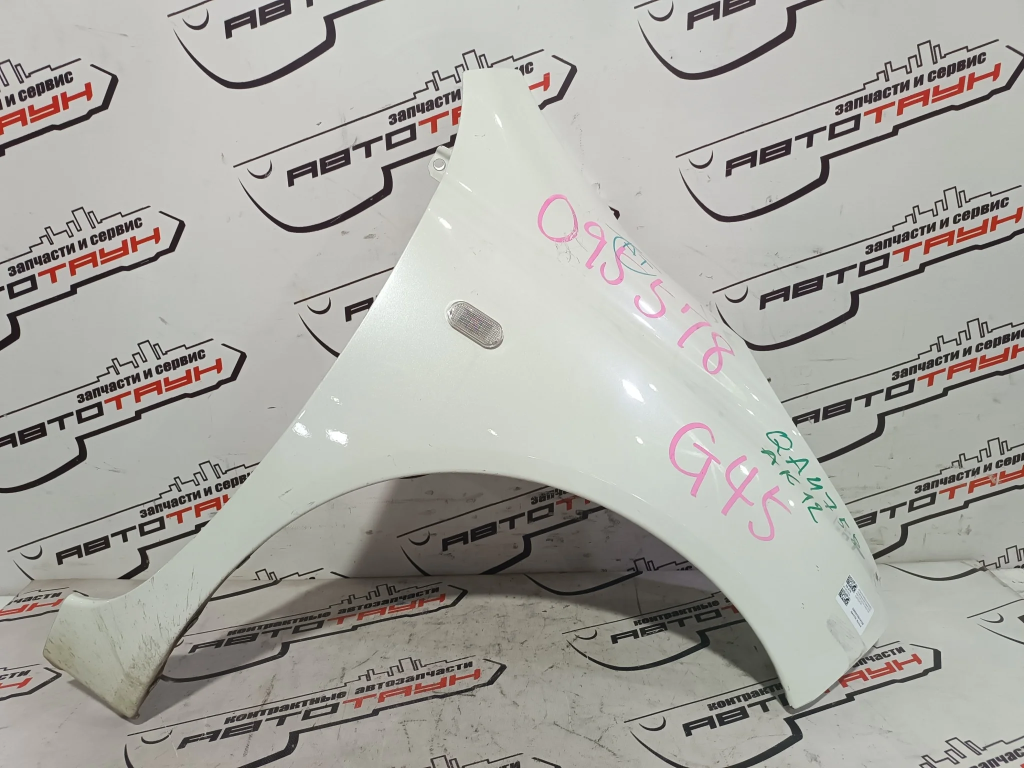 КРЫЛО NISSAN MARCH MICRA AK12 BK12 BNK12 K12 YK12 63100AX030 ПЕРЕДНЕЕ ПРАВОЕ белый, QX1 QA4758