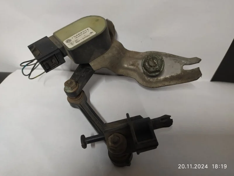 Датчик дорожного просвета рычагом Volkswagen Touareg 2005 7L6