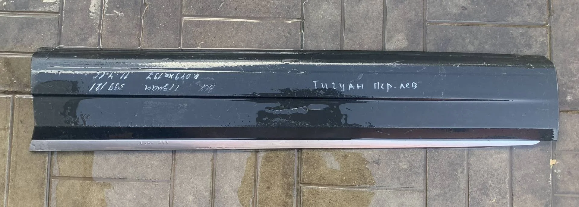 Молдинг двери передний левый Volkswagen Tiguan 1