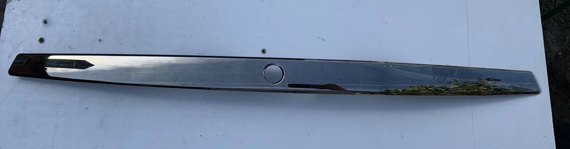 Накладка крышки багажника Nissan Almera G15