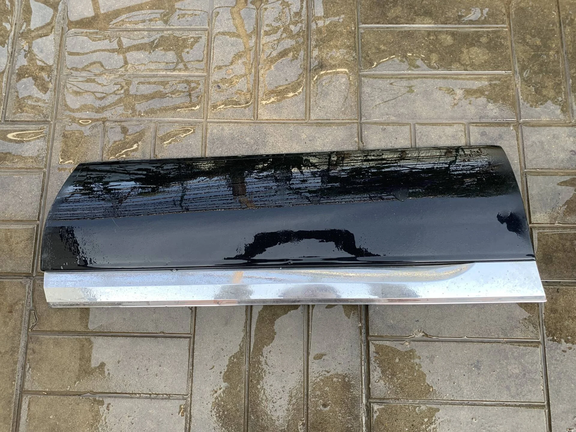 Молдинг двери задний правый Volkswagen Touareg