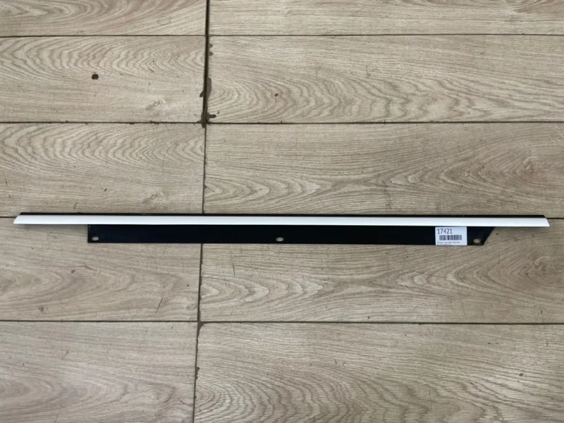 Накладка стекла двери Audi Q7 2007-2015 4L