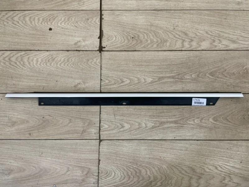 Накладка стекла двери Audi Q7 2007-2015 4L