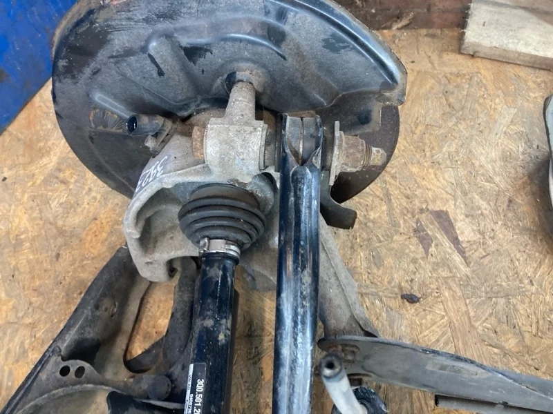 Поворотный кулак Volkswagen Tiguan Mk2 2020 5QF505435F 2.0 DFG, задний левый