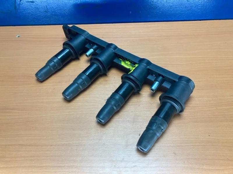 Катушка,модуль зажигания Opel Astra J 2009-2016 55584404 1.6 A16XER