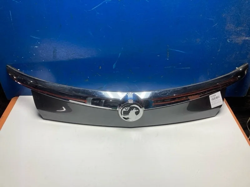Накладка крышки багажника Opel Insignia 2008-2015 13322627 УНИВЕРСАЛ