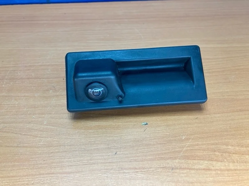 Кнопка открывания багажника Volkswagen Tiguan Mk2 2020 5NA827566B 2.0 DFG