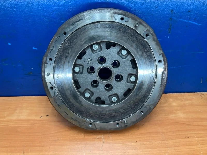 Маховик Nissan Juke 2013 123101KC0A 1.6 MR16DDT