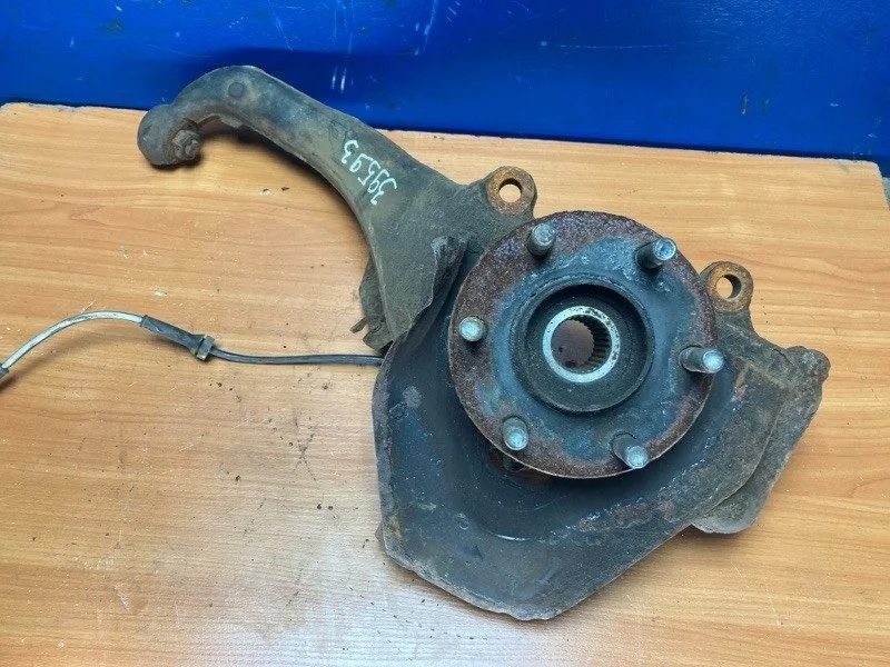 Поворотный кулак Nissan Navara D40 2015 40015EB000 3.0 V9X, передний левый