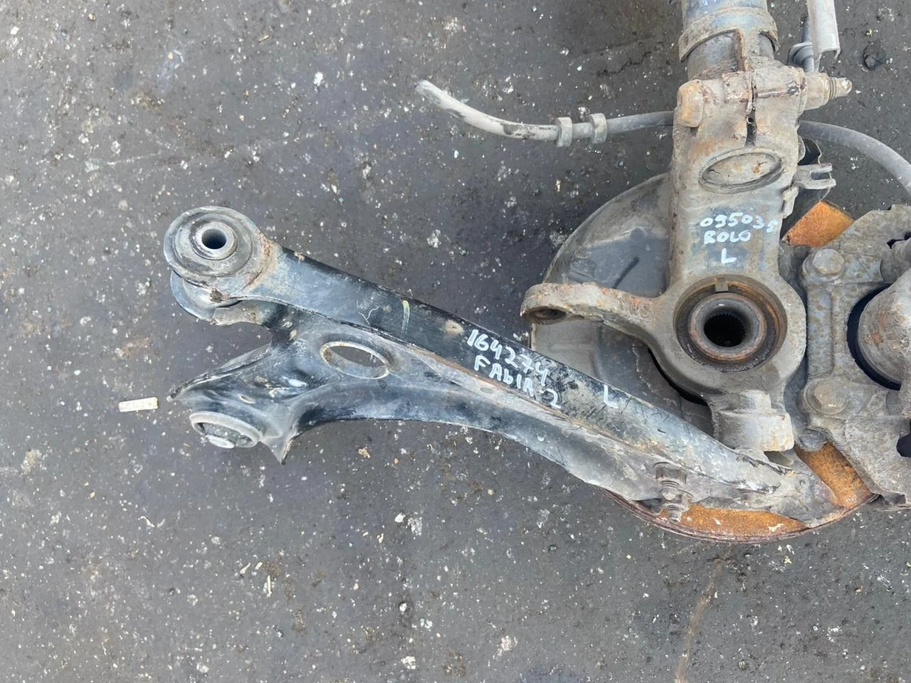 Рычаг передней подвески SKODA FABIA 2 2007- левый б/у FABIA 2(2007-2015)