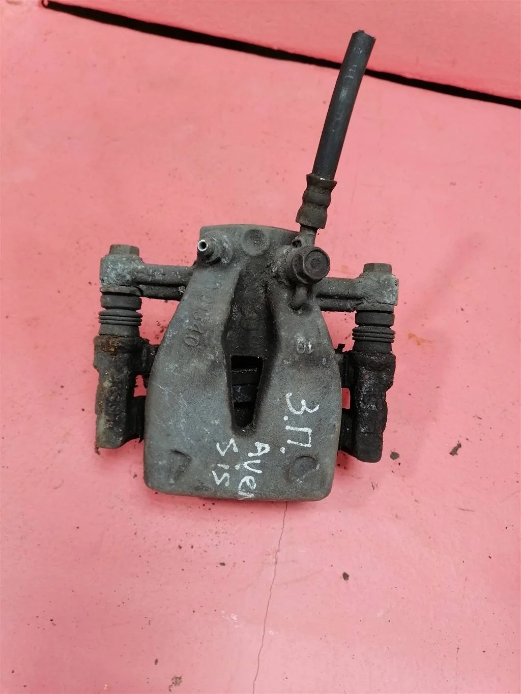 суппорт Toyota Avensis II 2003-2008