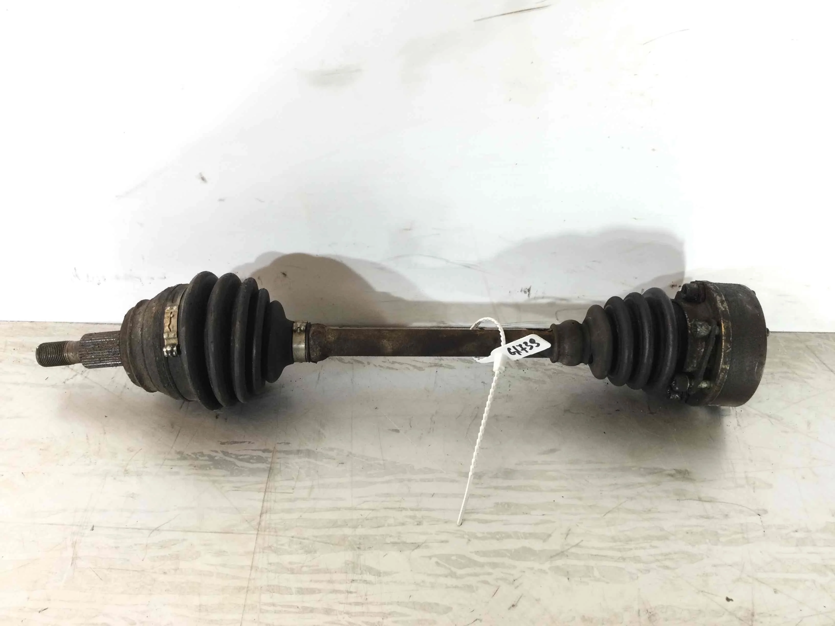 Полуось передняя левая (приводной вал, ШРУС) Audi A3 8L (1996-2000) бензин 1.8 i Механика Х/б